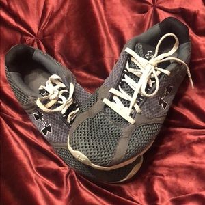 Men’s gray Under armour tennis shoes size 7.5